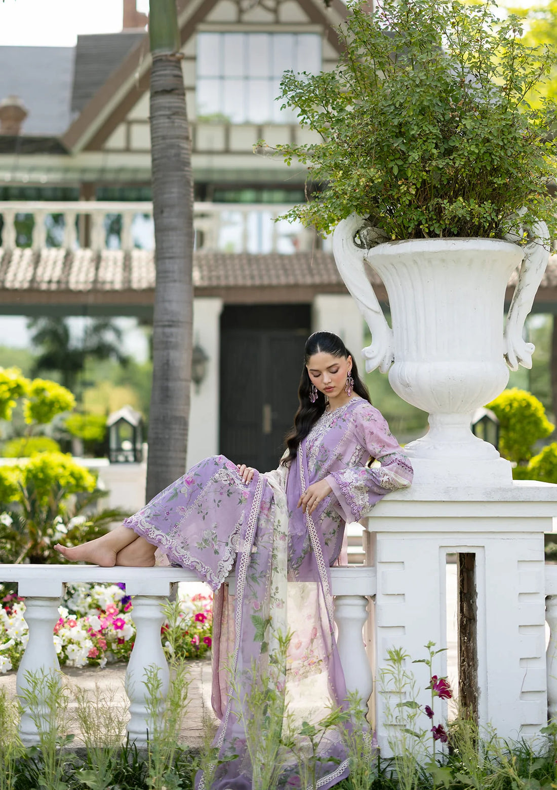 Elaf Premium | Signature Embroidered Lawn with Chiffon Collection 26 | ESG-1B BIANCA, image 4