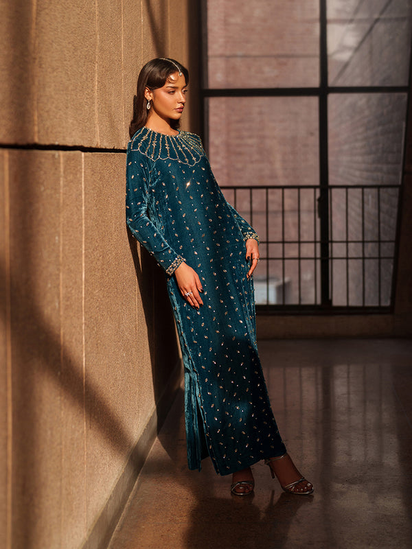 Caia | Luxury Velvet Edit 25 | Nora (Blue), image 4