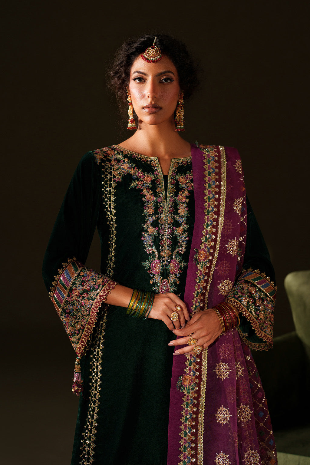 Iznik | Velvet 25 | IV-74 Embroidered Velvet, image 9