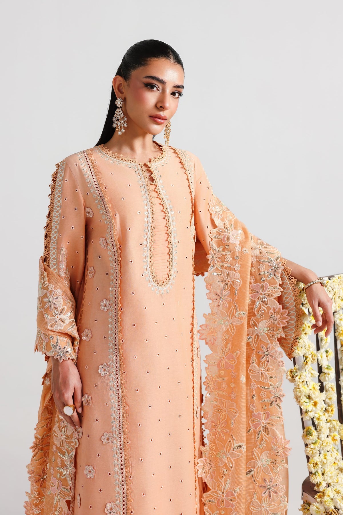 Akbar Aslam | Elan Luxury Lawn 26 | Ravina-3