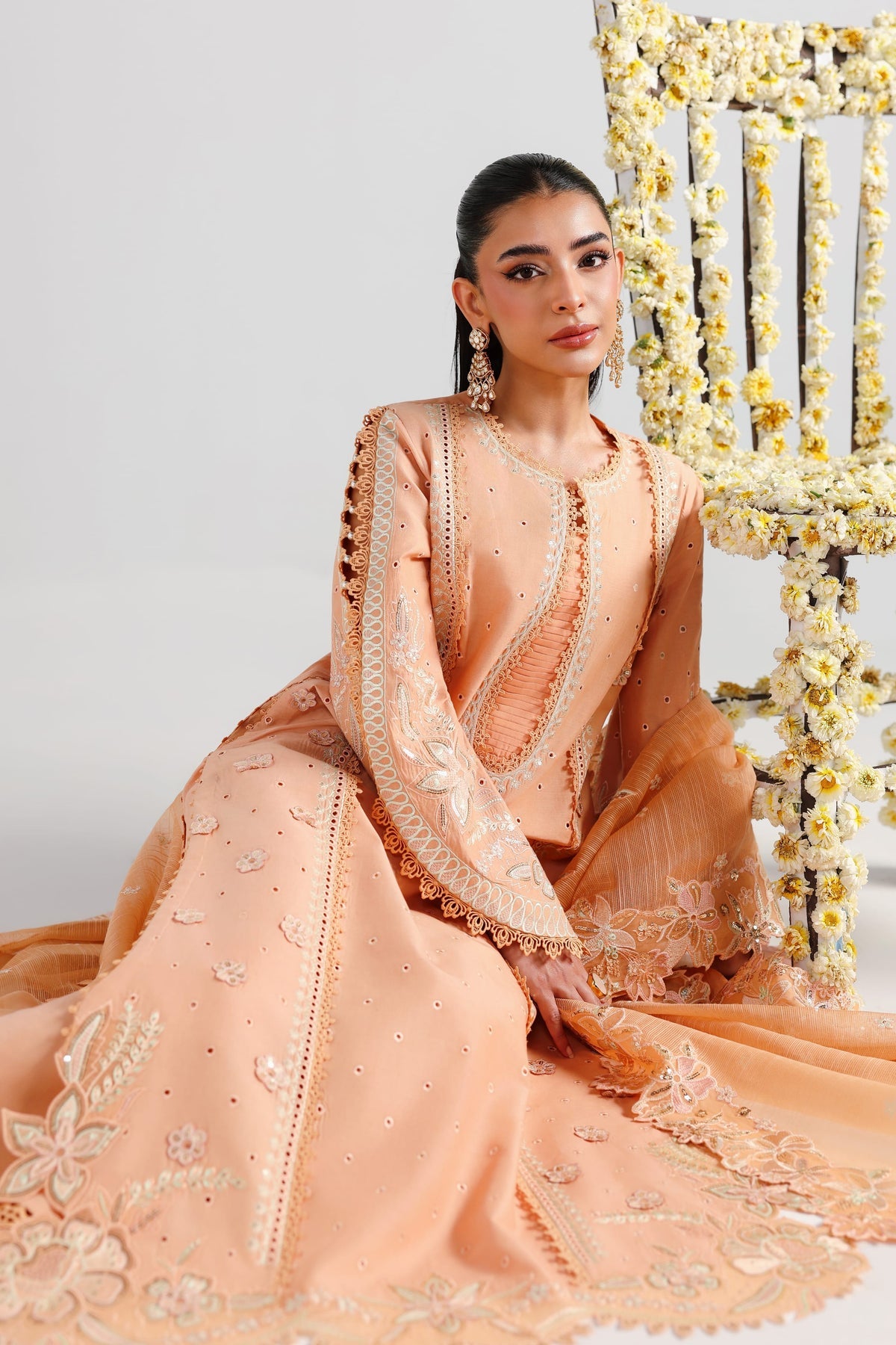 Akbar Aslam | Elan Luxury Lawn 26 | Ravina, image 5