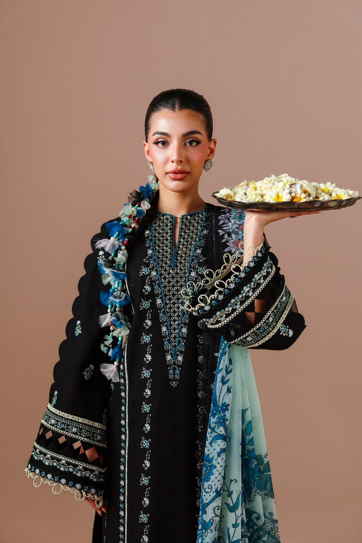 Akbar Aslam | Elan Luxury Lawn '26 | Armina, image 4