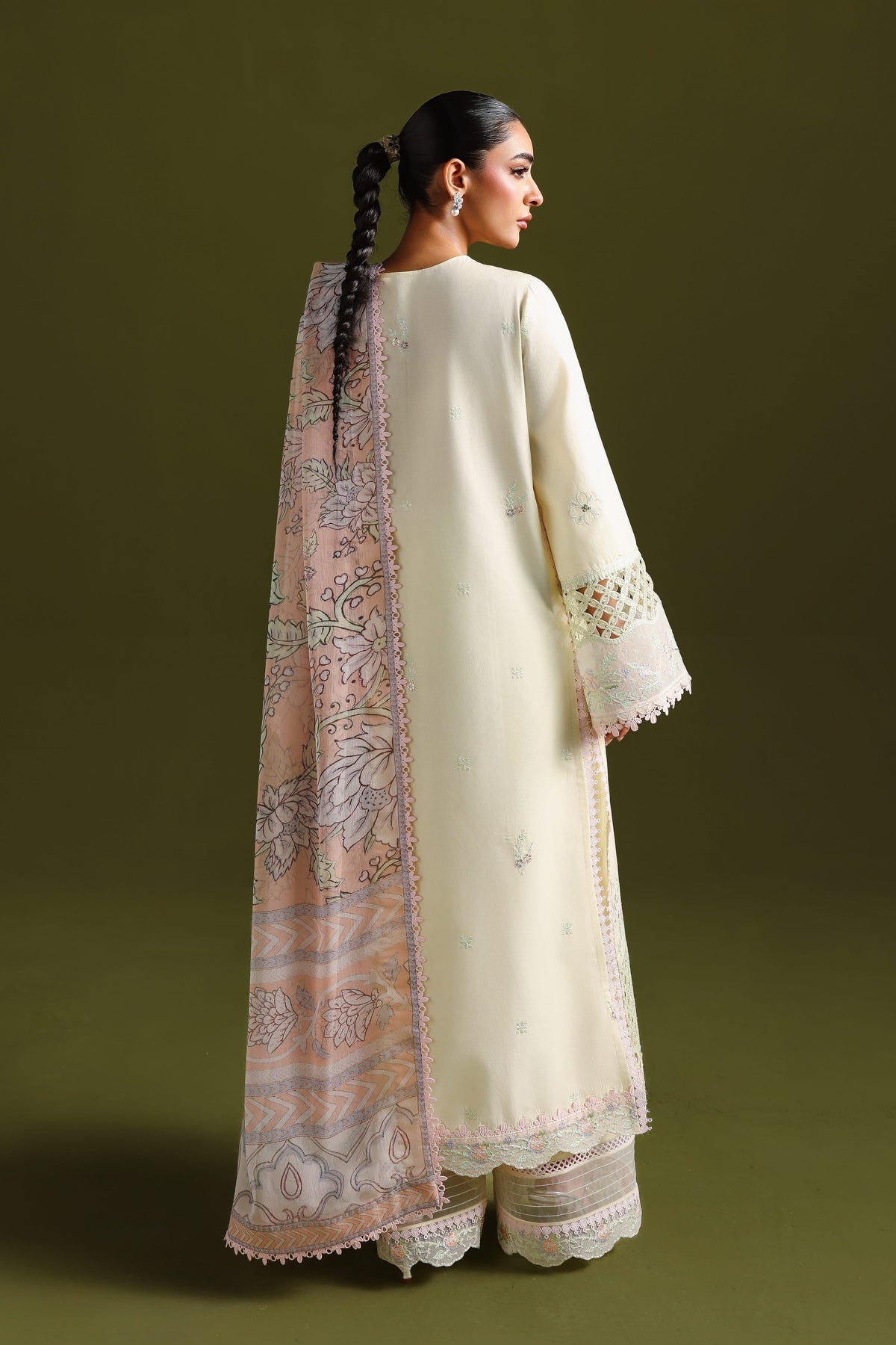 Akbar Aslam | Elan Luxury Lawn 26 | Nayara-2