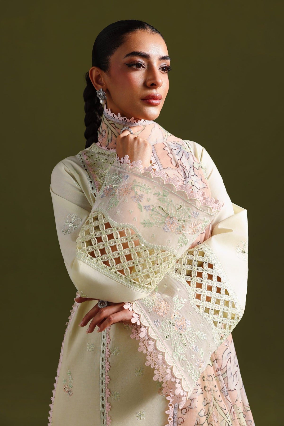 Akbar Aslam | Elan Luxury Lawn 26 | Nayara-3