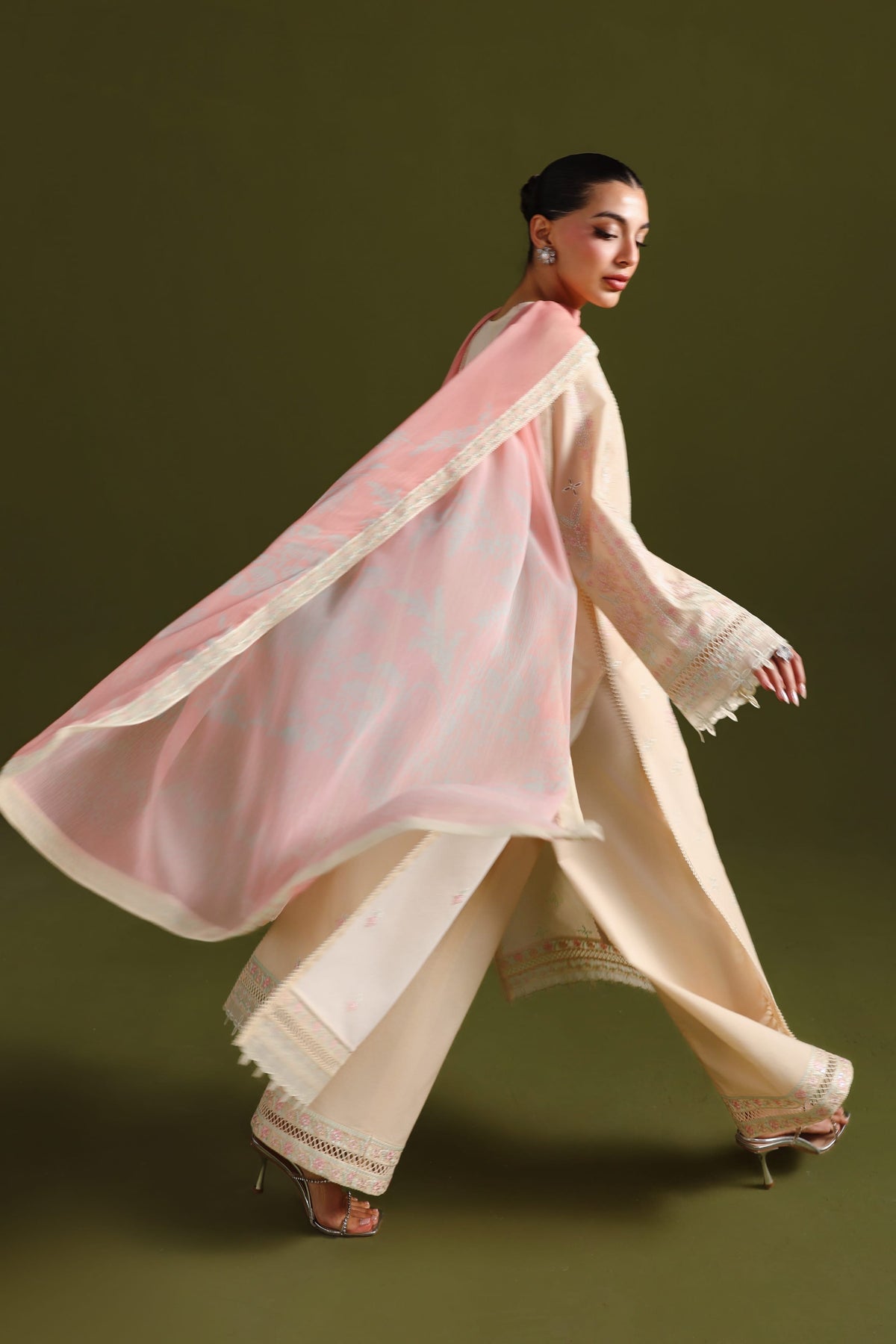 Akbar Aslam | Elan Luxury Lawn 26 | Esmira, image 5