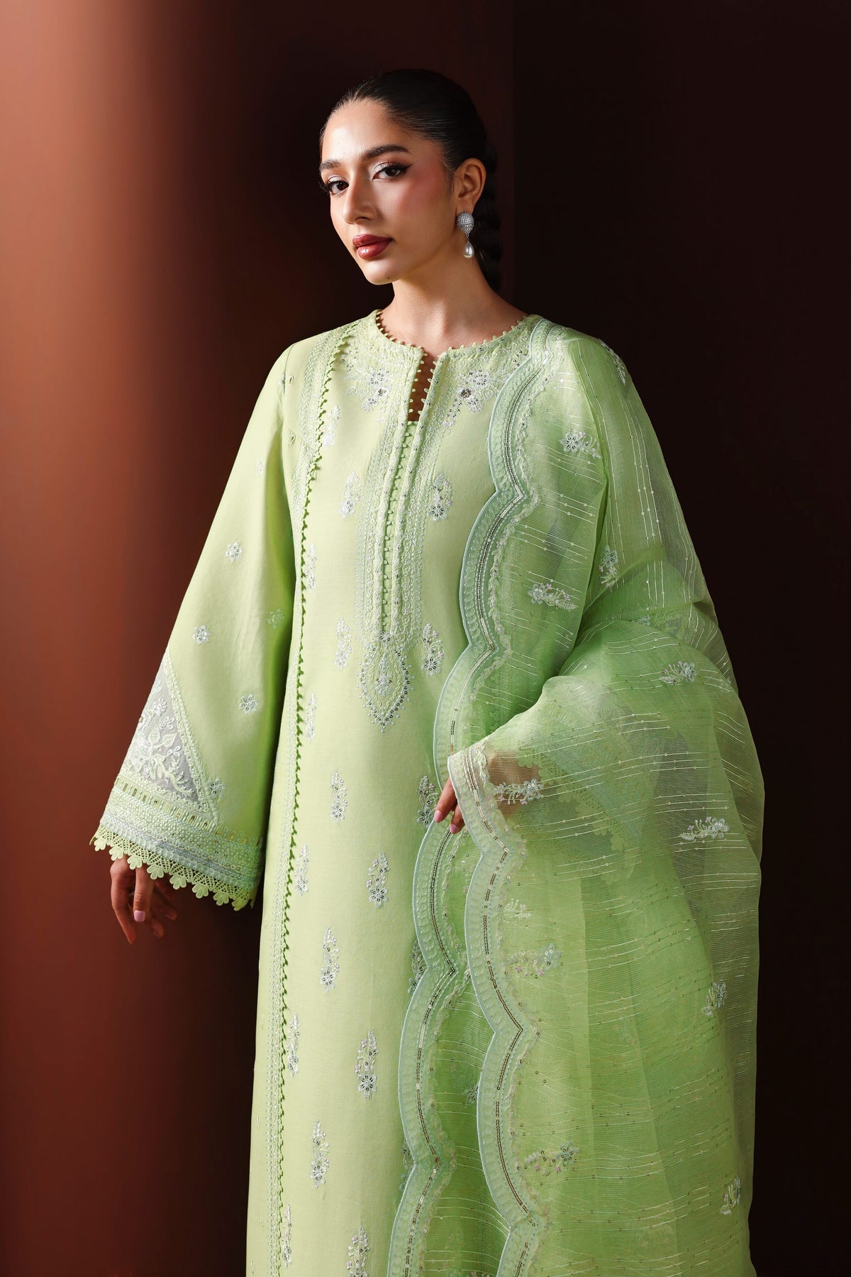 Akbar Aslam | Elan Luxury Lawn 26 | Nayeli-4