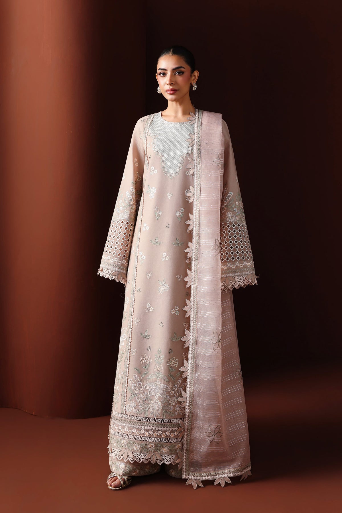 Akbar Aslam | Elan Luxury Lawn 26 | Yasmina-1