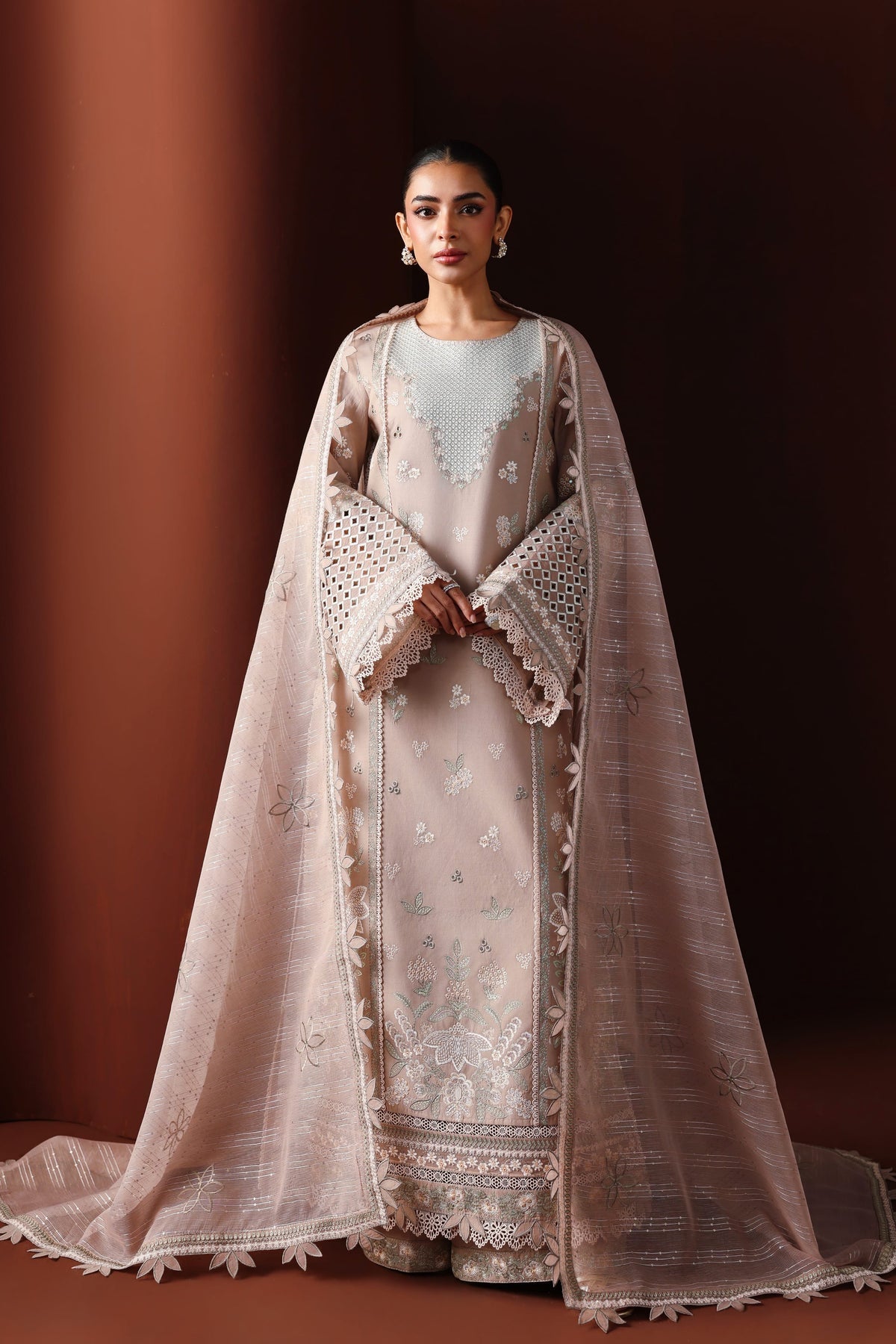 Akbar Aslam | Elan Luxury Lawn 26 | Yasmina-5