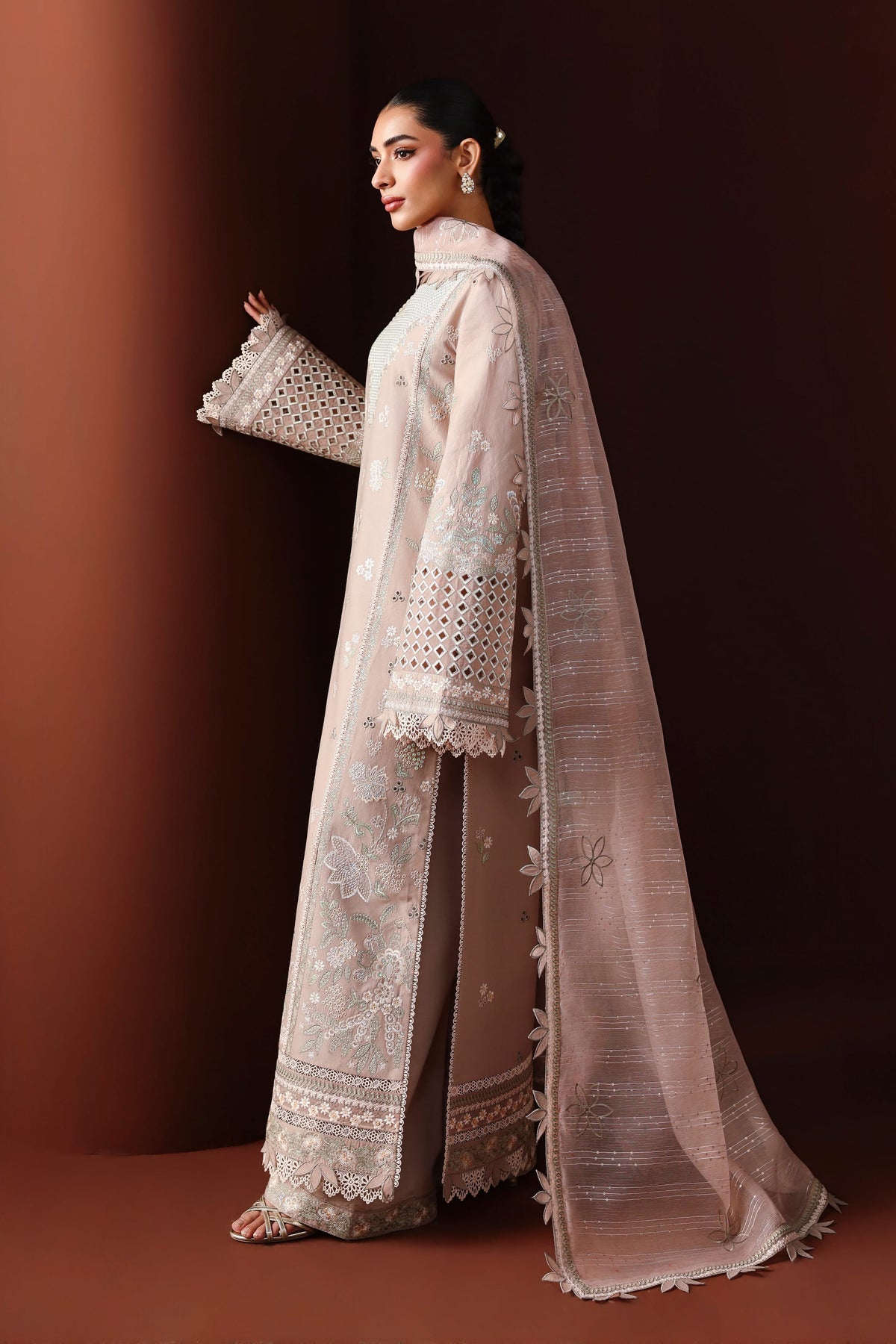 Akbar Aslam | Elan Luxury Lawn 26 | Yasmina-2