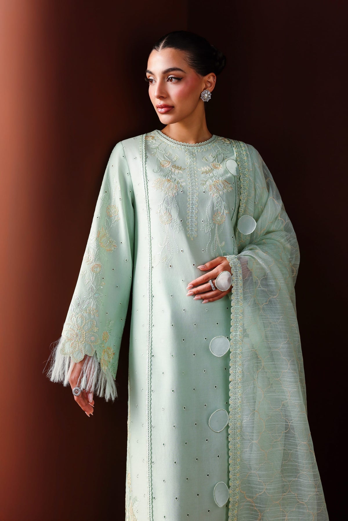 Akbar Aslam | Elan Luxury Lawn 26 | Qamari-3
