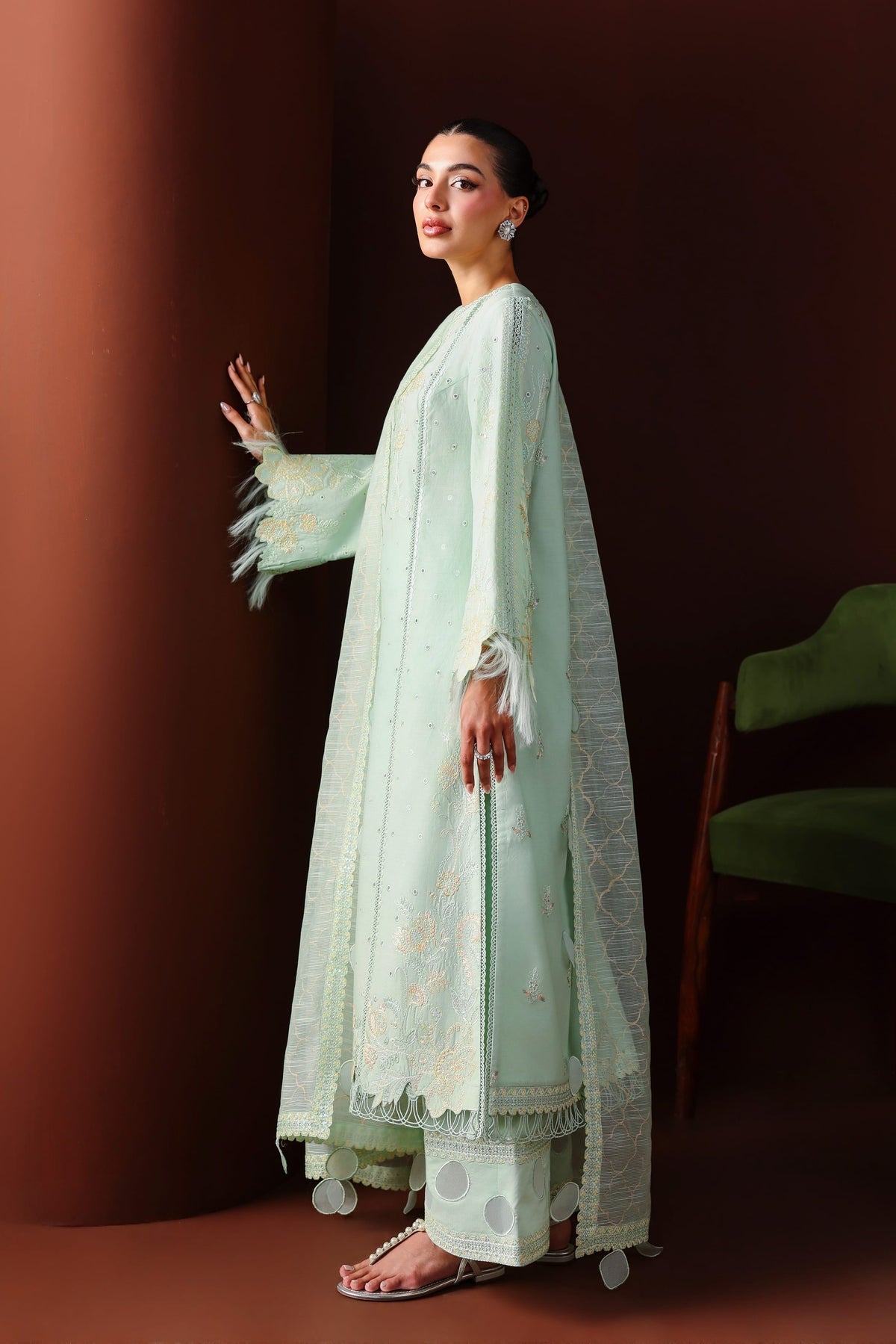 Akbar Aslam | Elan Luxury Lawn 26 | Qamari-4