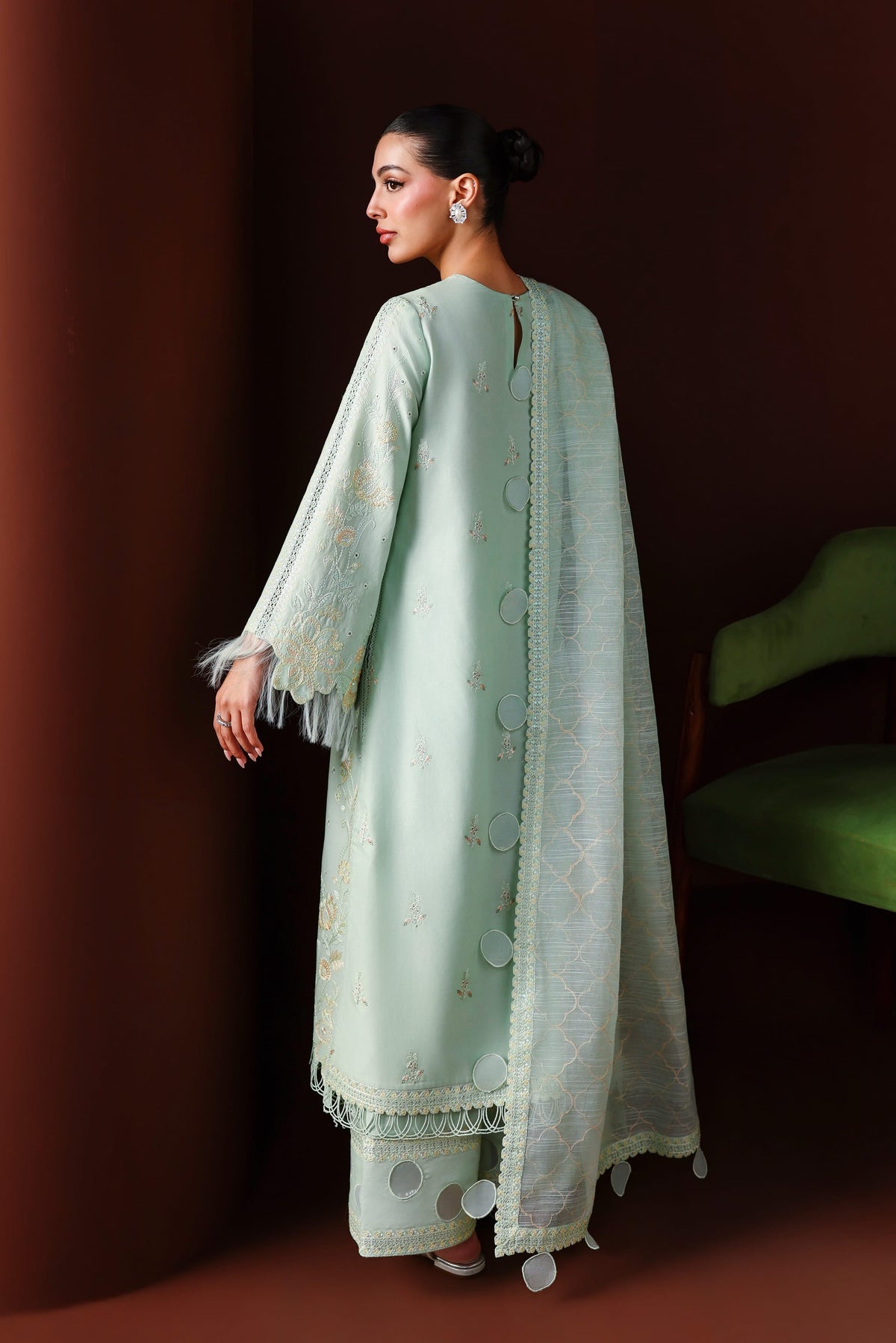 Akbar Aslam | Elan Luxury Lawn 26 | Qamari-2