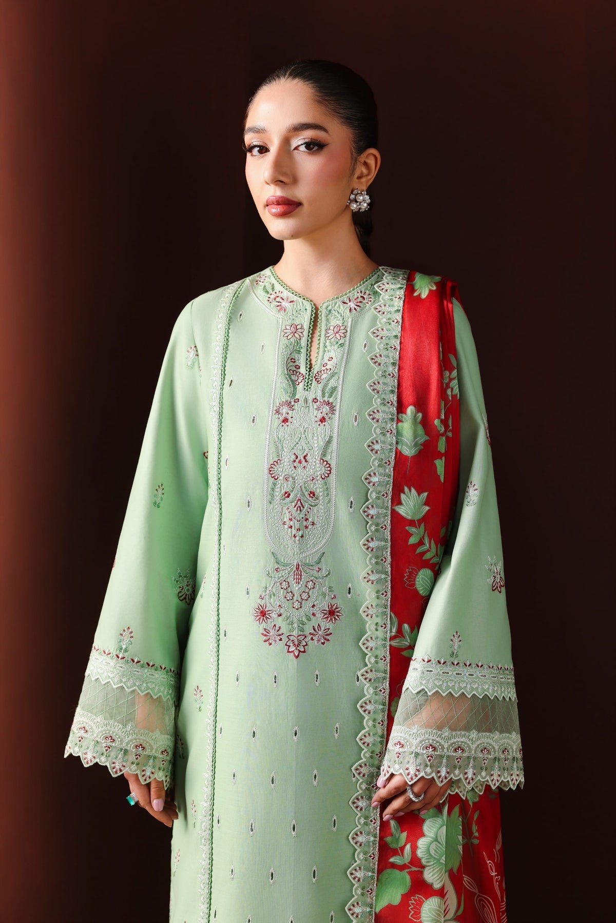 Akbar Aslam | Elan Luxury Lawn 26 | Almira, image 3