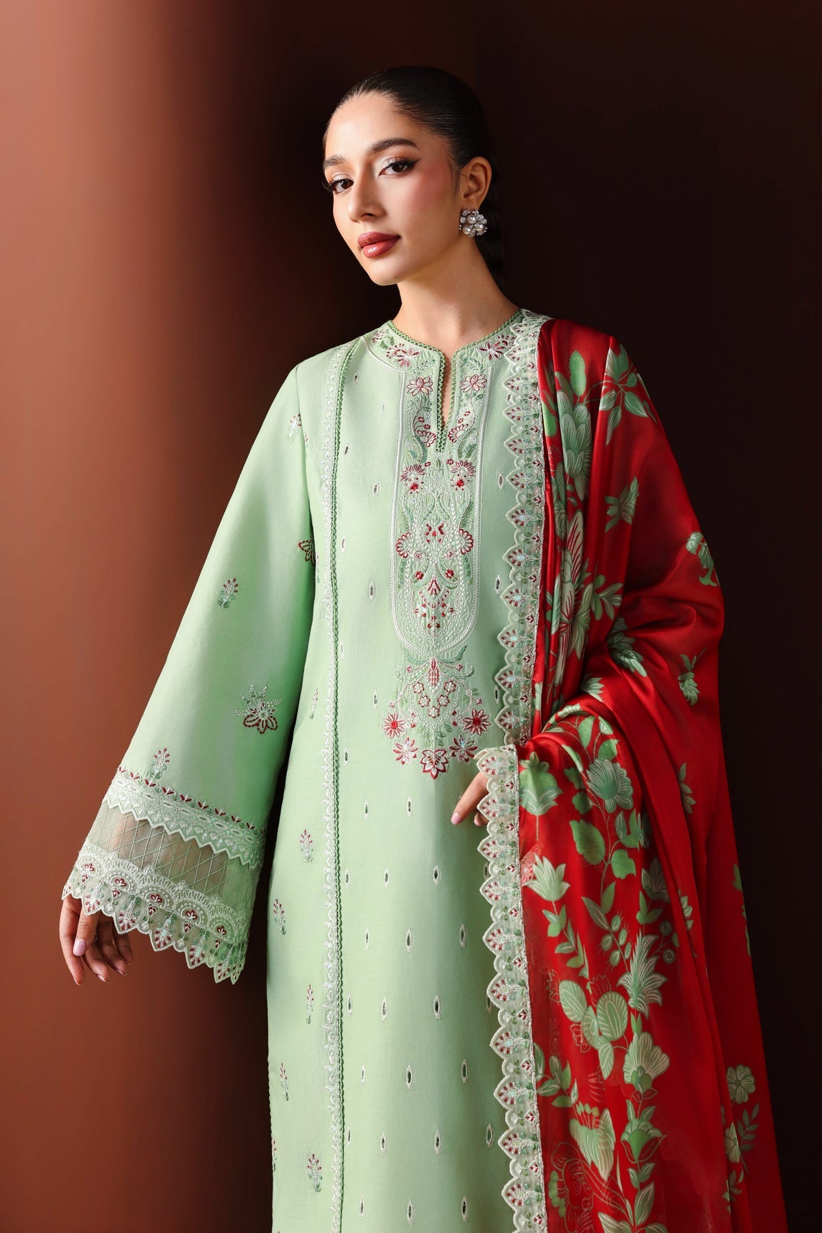 Akbar Aslam | Elan Luxury Lawn 26 | Almira, image 4
