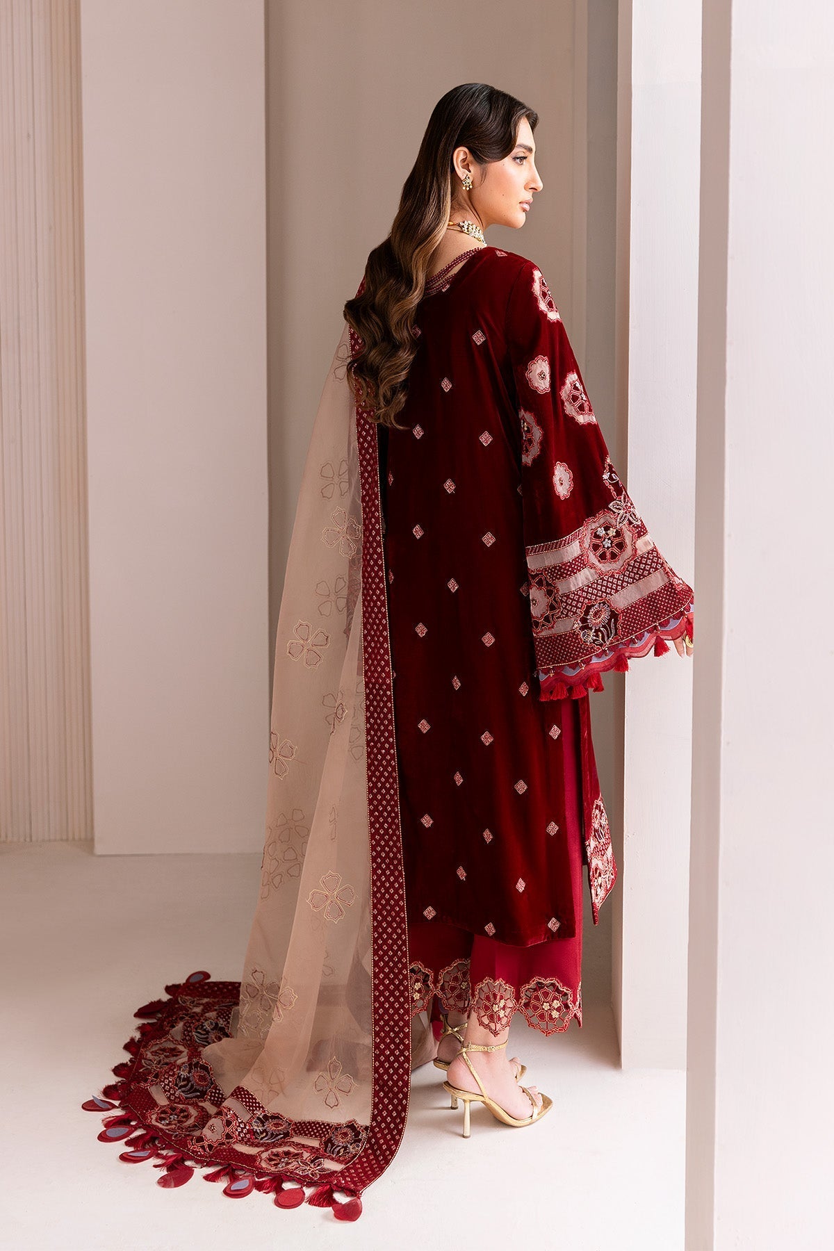 Alizeh | Makhmal Luxury Velvet Edit | Velzari, image 2