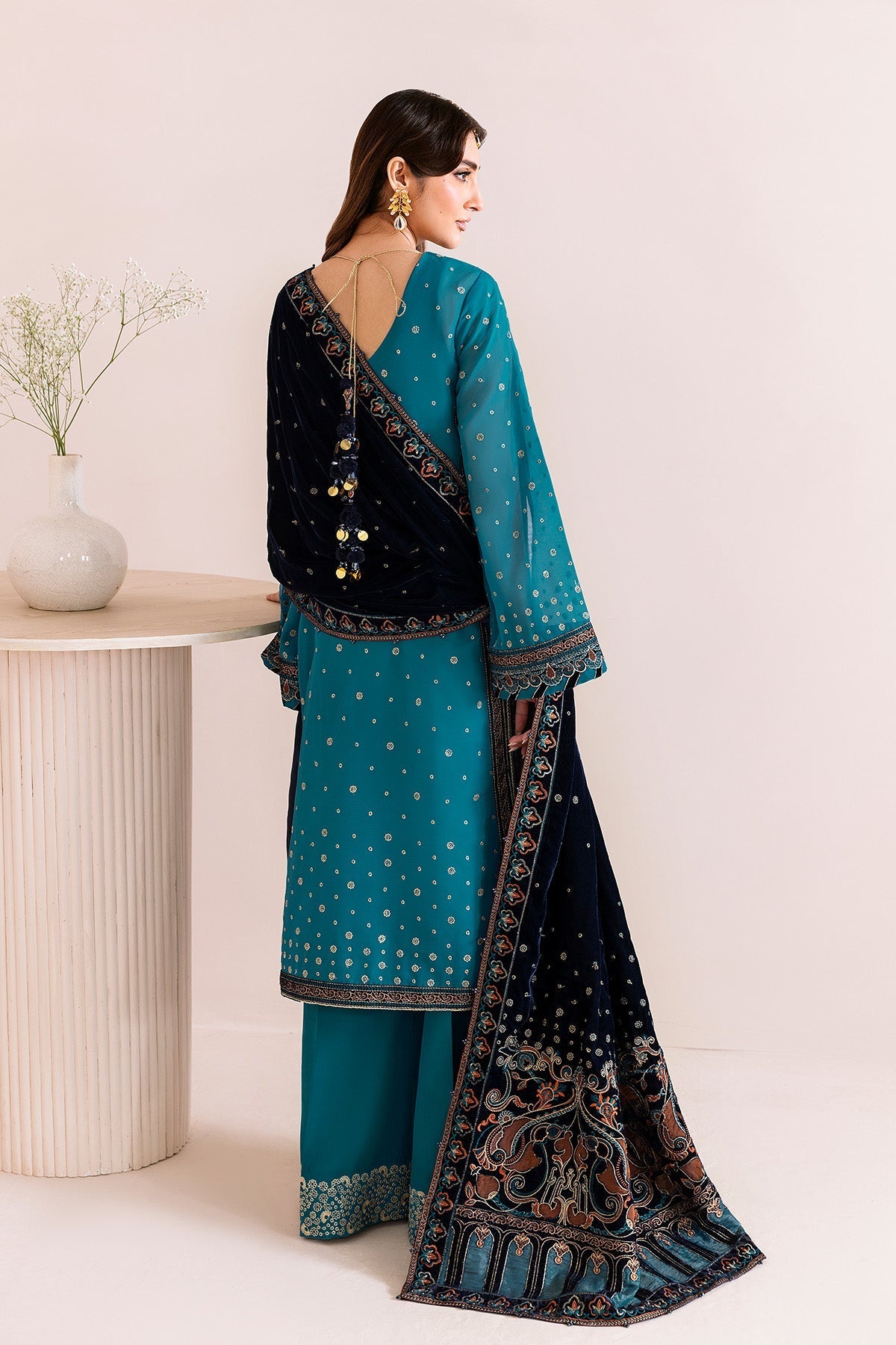 Alizeh | Makhmal Luxury Velvet Edit | Nelofer, image 2