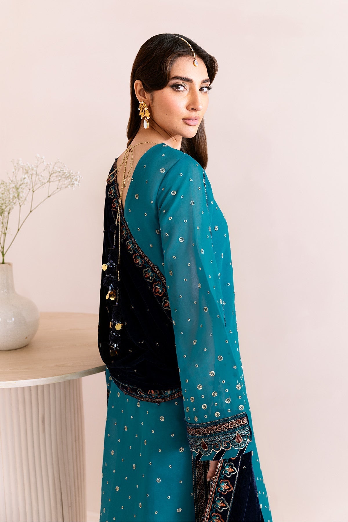 Alizeh | Makhmal Luxury Velvet Edit | Nelofer, image 3