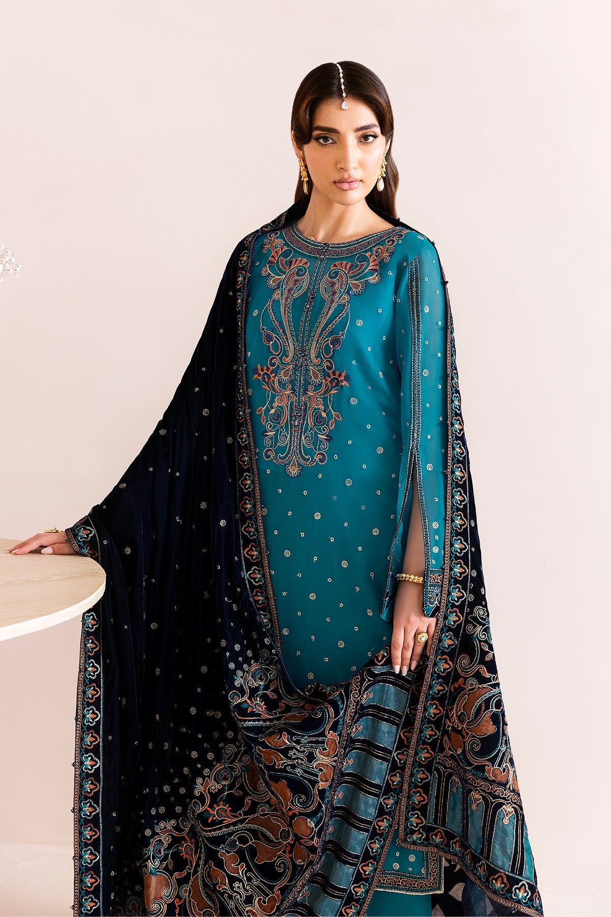 Alizeh | Makhmal Luxury Velvet Edit | Nelofer, image 5