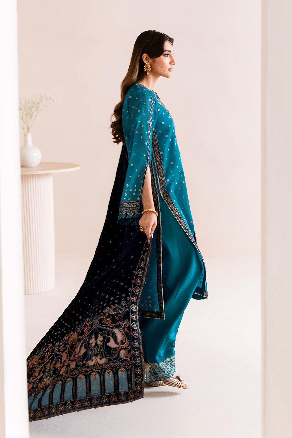 Alizeh | Makhmal Luxury Velvet Edit | Nelofer, image 7