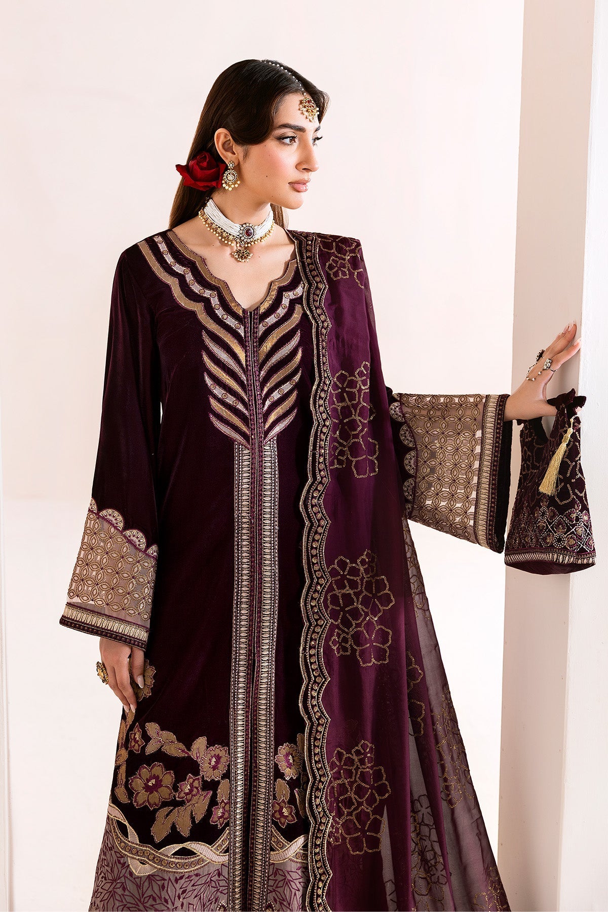 Alizeh | Makhmal Luxury Velvet Edit | Mehree, image 5