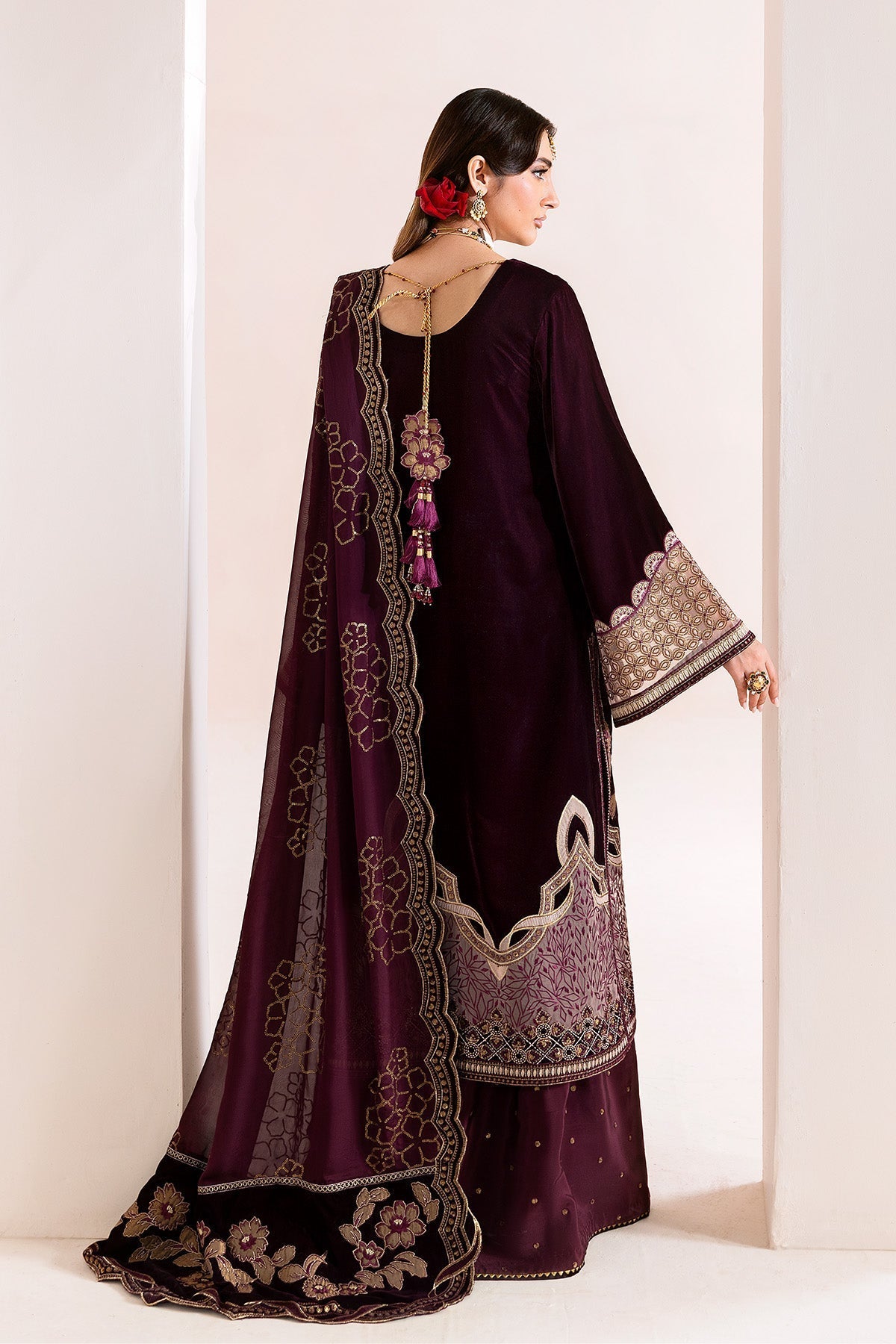 Alizeh | Makhmal Luxury Velvet Edit | Mehree, image 2