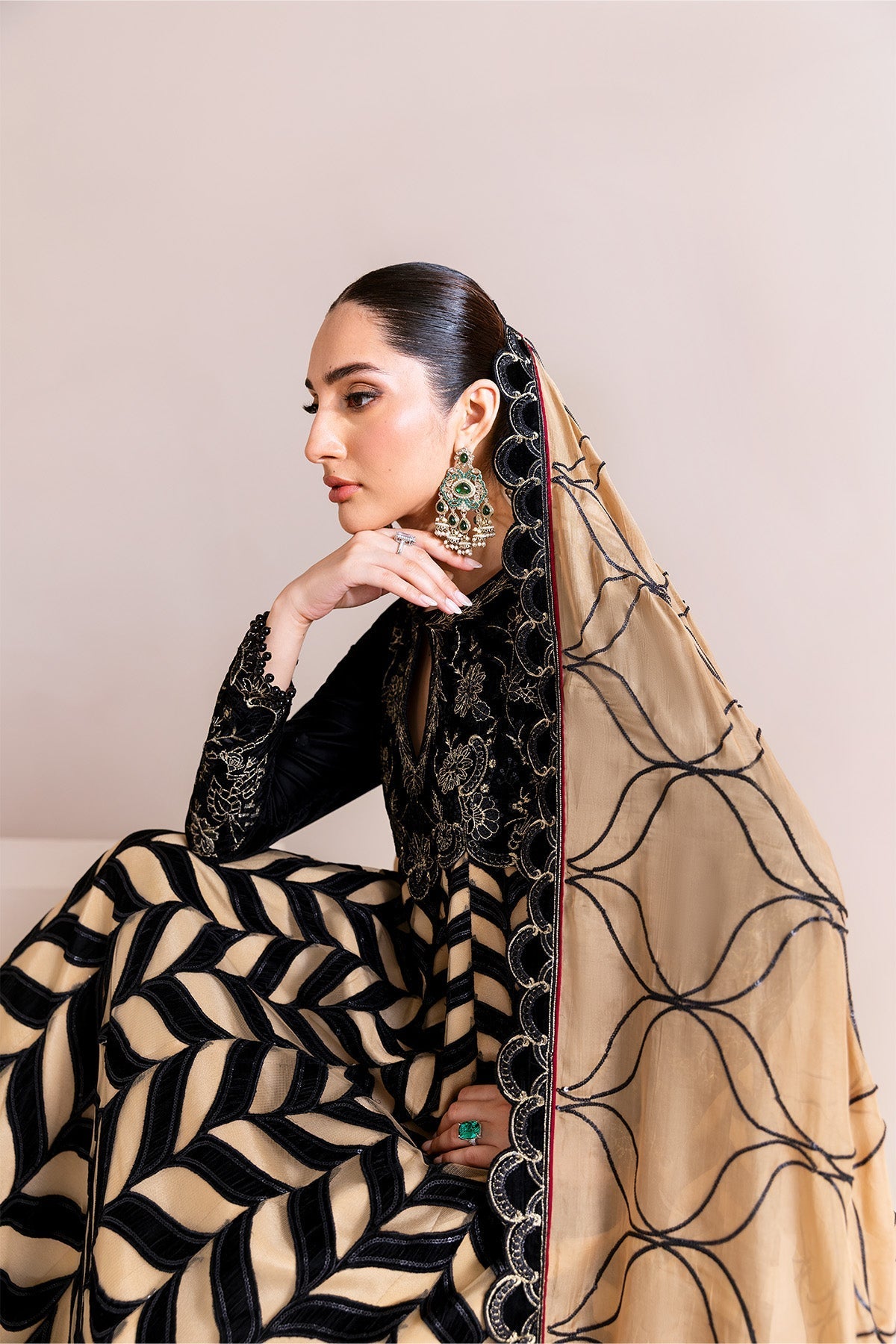Alizeh | Makhmal Luxury Velvet Edit | Noor Jahan, image 8