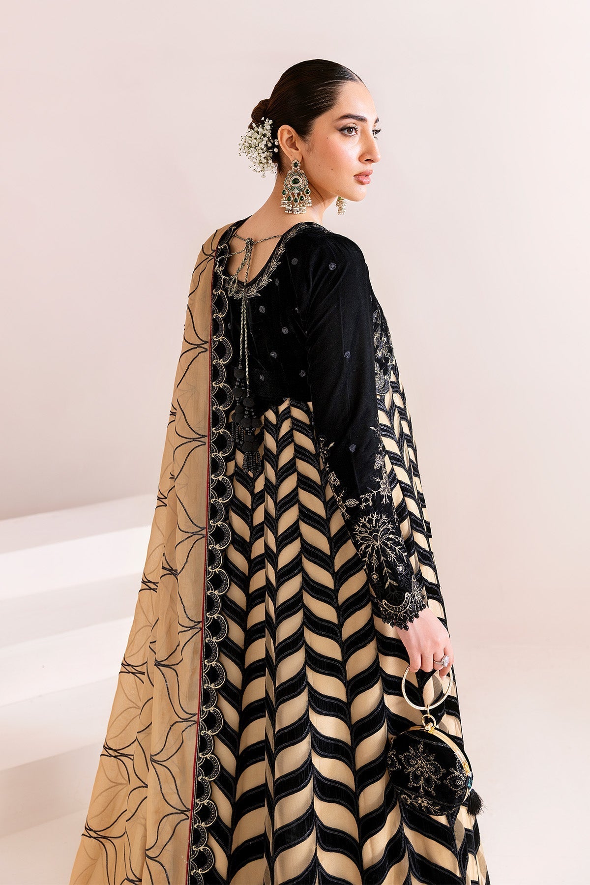 Alizeh | Makhmal Luxury Velvet Edit | Noor Jahan, image 4