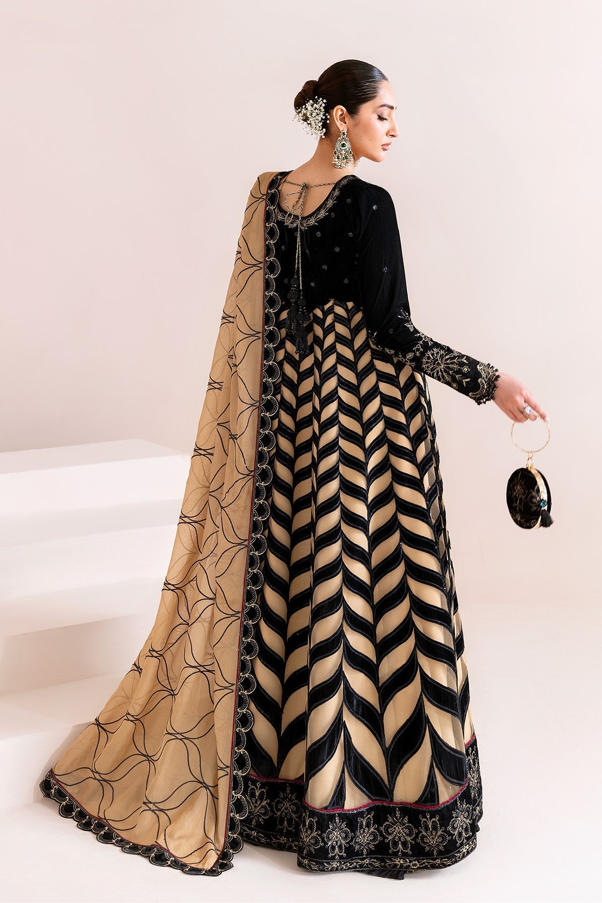 Alizeh | Makhmal Luxury Velvet Edit | Noor Jahan, image 2