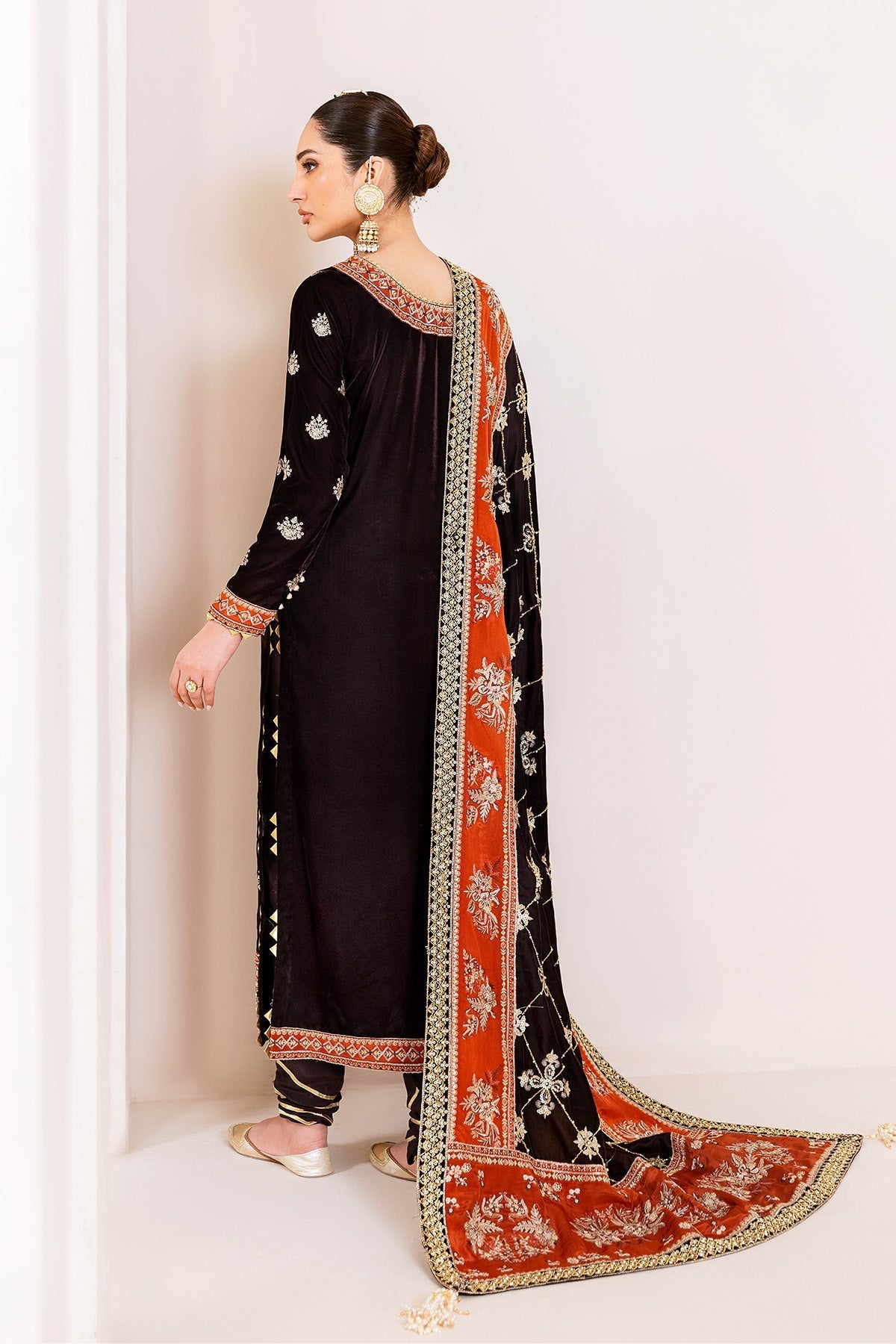 Alizeh | Makhmal Luxury Velvet Edit |Sabaat, image 2