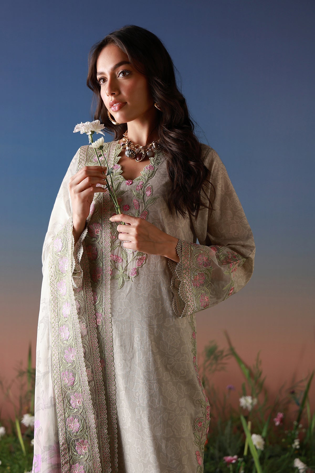 Sahar | Mirha Casual Pret | Ivory Petaline, image 5
