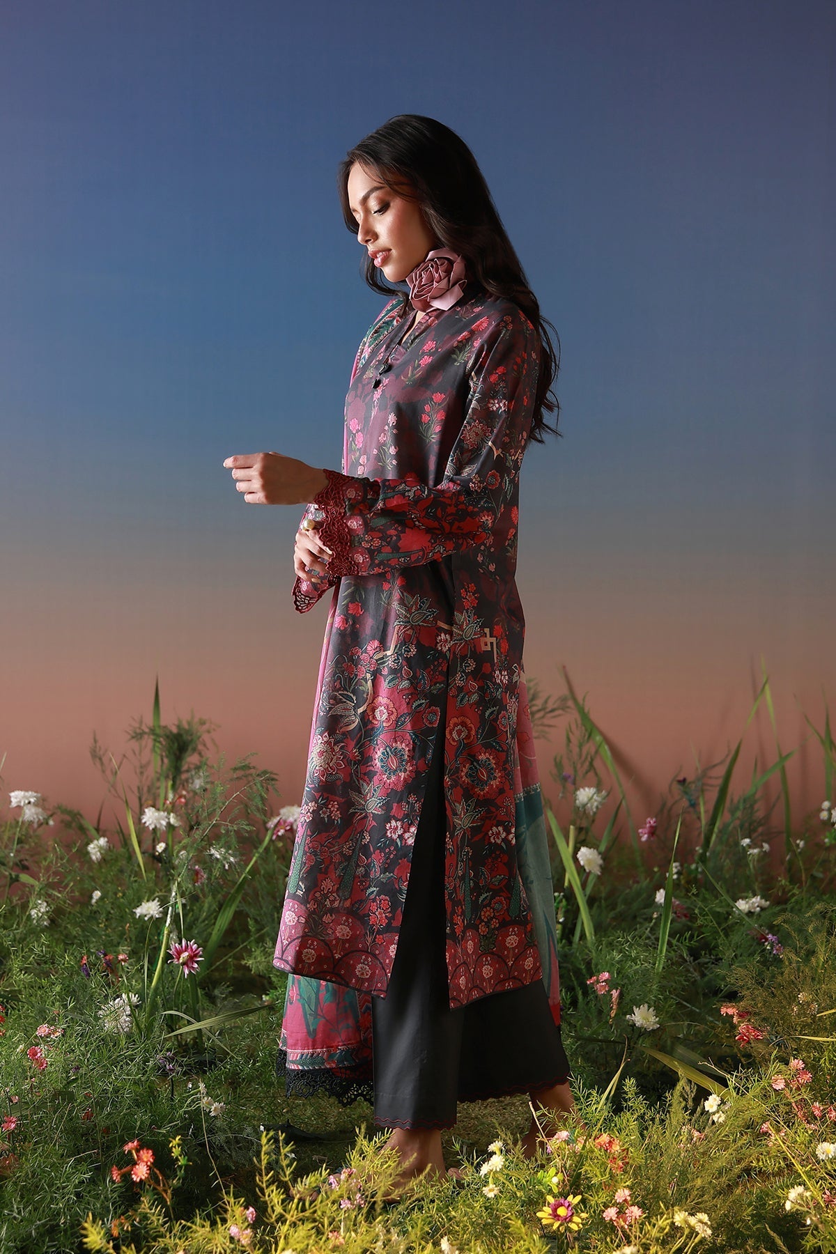 Sahar | Mirha Casual Pret | Noir Roseraie, image 2