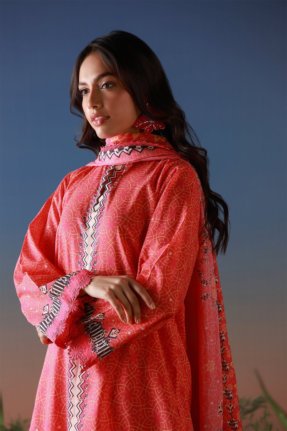 Sahar | Mirha Casual Pret | Scarlet Tapestry, image 4
