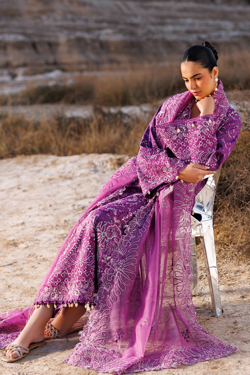 Emaan adeel | Sunlit Groove Luxury Lawn 26 | FLORAL FRENZY-5