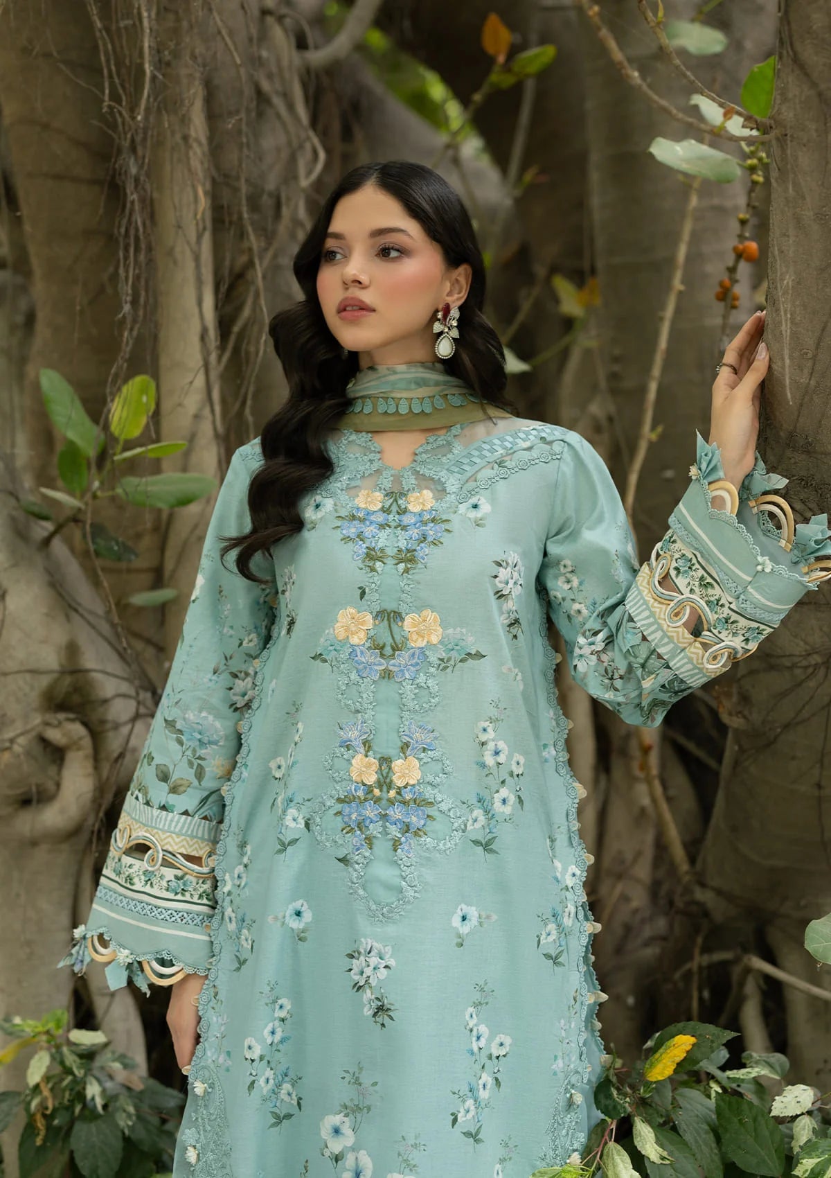 Elaf Premium | Signature Embroidered Lawn with Chiffon Collection 26 | ESG-6B ZARIA, image 4