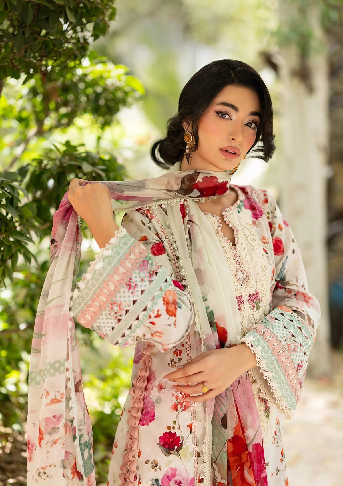 Elaf Premium | Signature Embroidered Lawn with Chiffon Collection 26 | ESG-4A CLAIRE, image 4