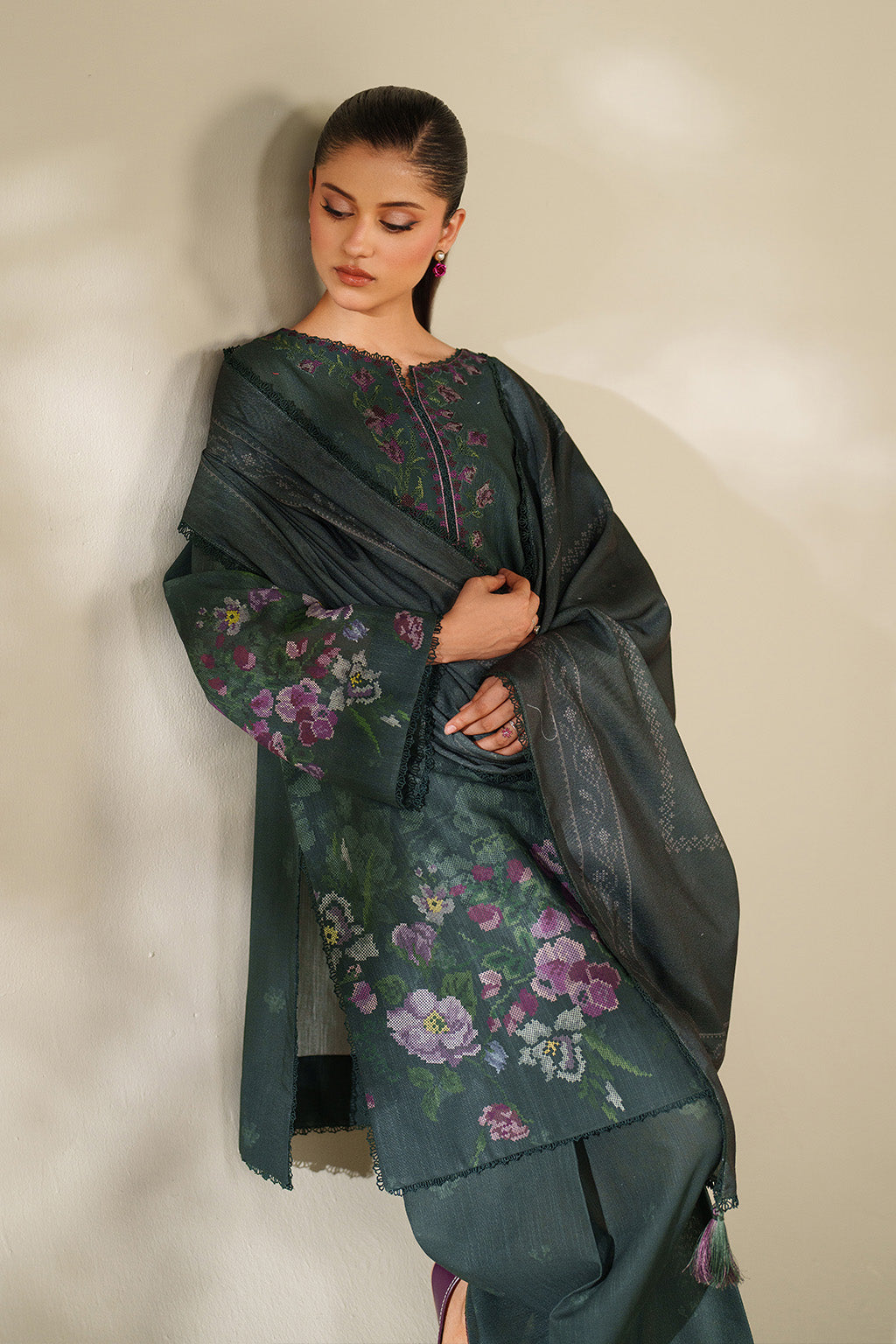 Iznik | Winter Chapter 25 | UE-567 Printed Khaddar, image 7