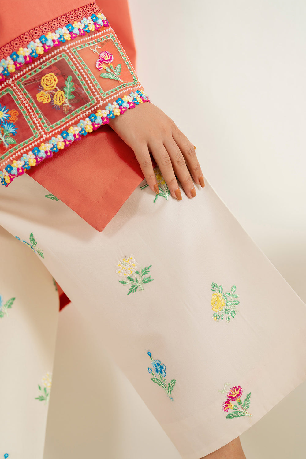 Farasha | Thread Lines Embroidered | Suncharm Glow -  Farasha Ladies Clothes - Original Designer Dress - House of Maryam