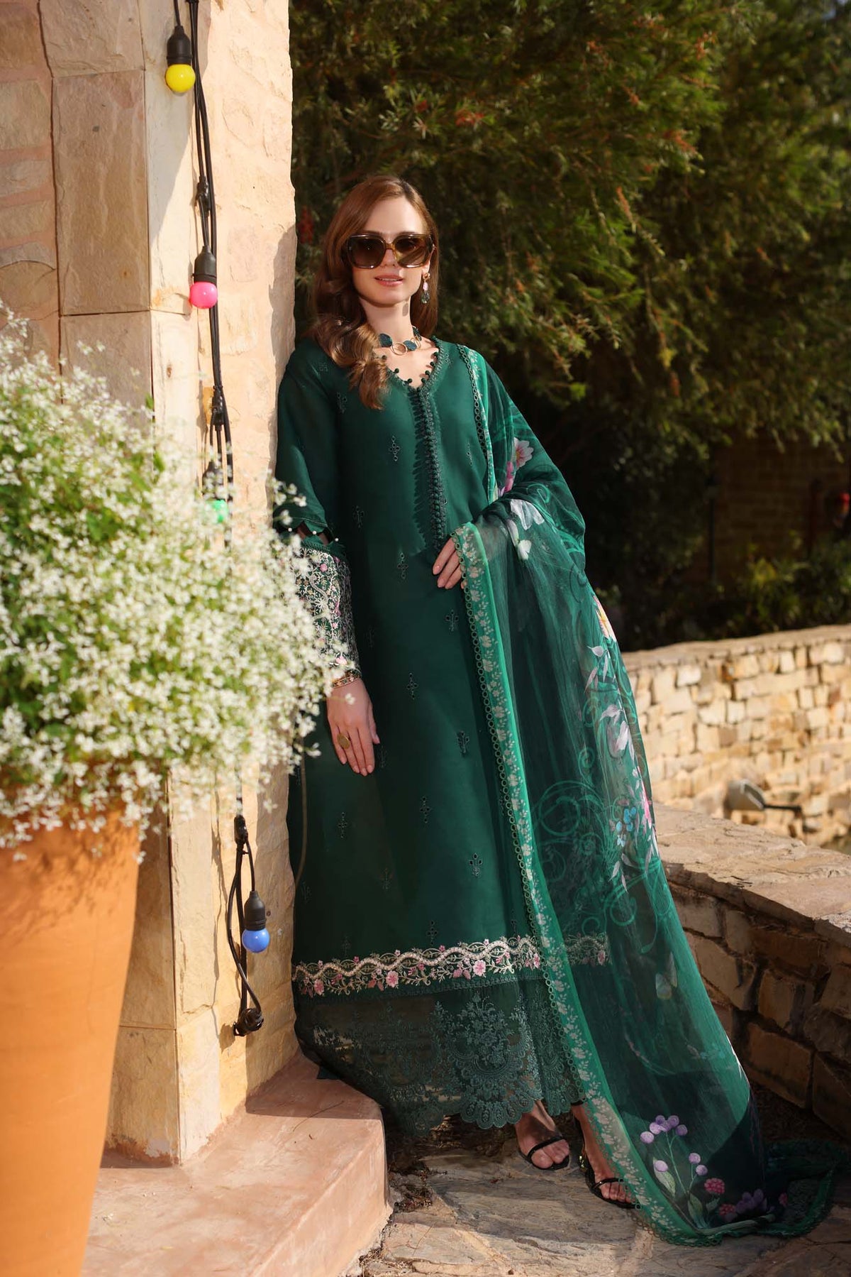 Noor by Saadia Asad | Luxe Printkari | D1-A, image 4