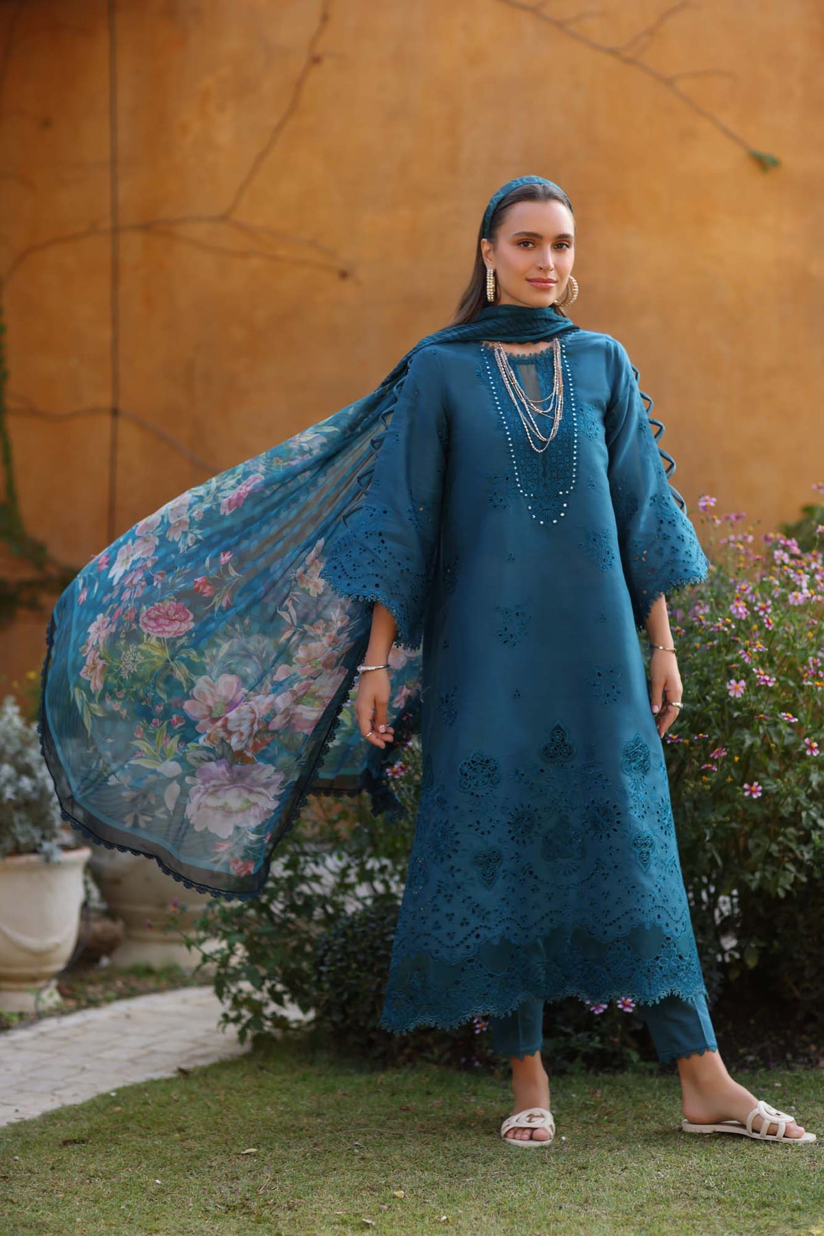 Noor by Saadia Asad | Luxe Chikankari 25 | D8-B -  Noor by Saadia Asad Ladies Clothes - Original Designer Dress - House of Maryam