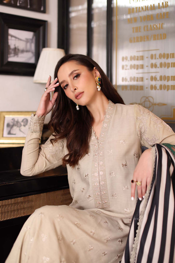 Noor by Saadia Asad | Winter Embroidered Printkhaas 25 | D1 - B, image 4