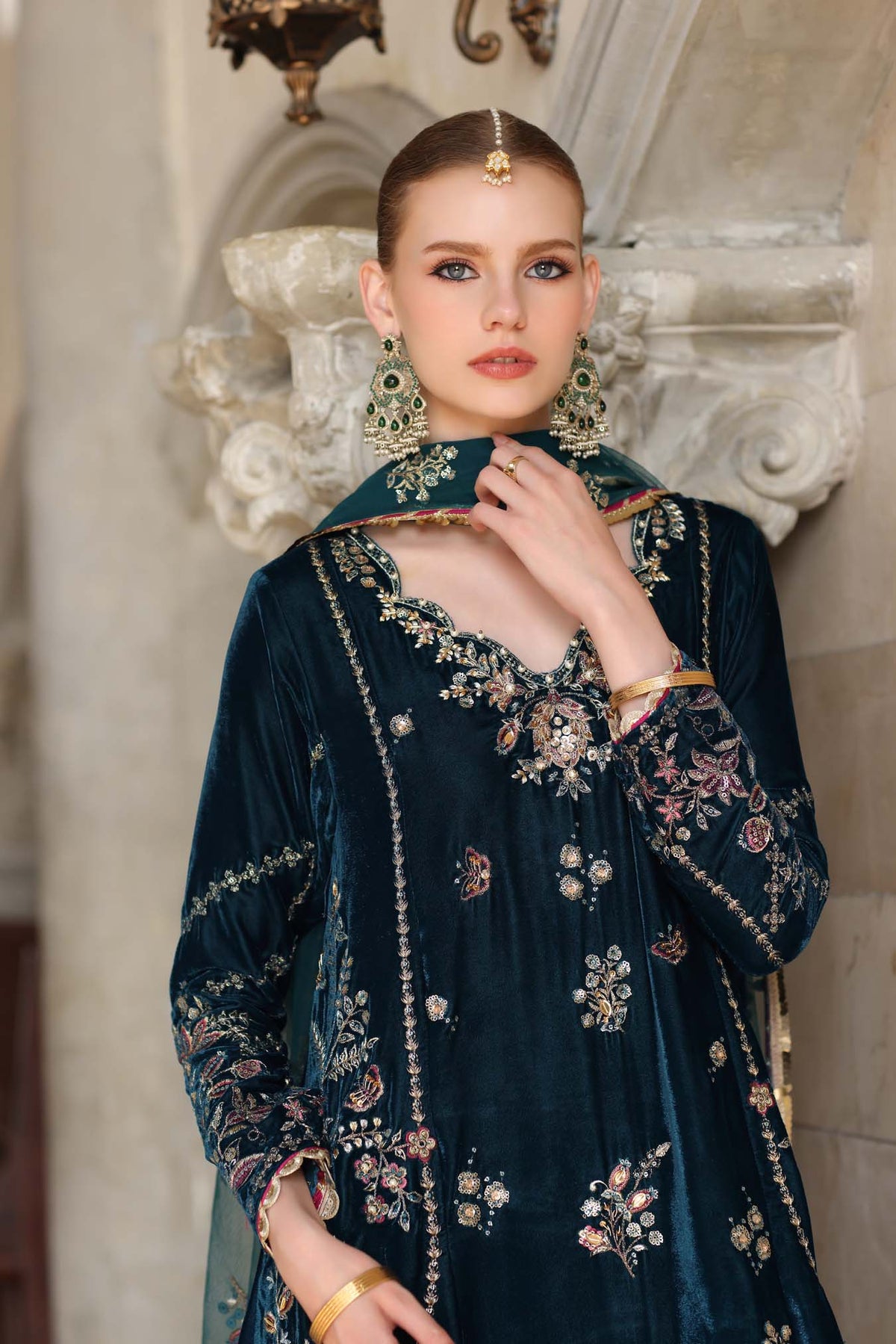 Noor by Saadia Asad | Handcrafted Velvet 25 | Andaleeb-3