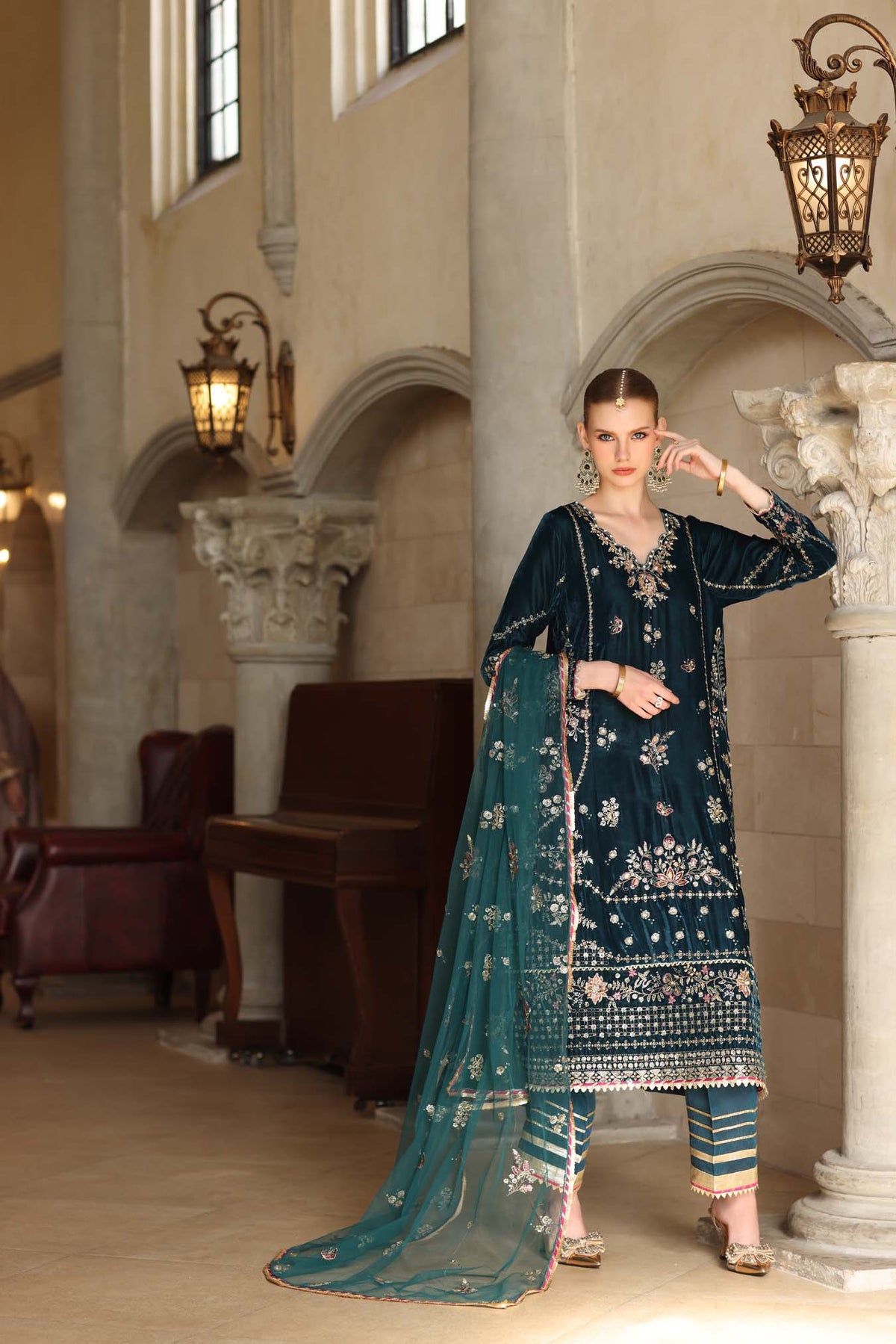 Noor by Saadia Asad | Handcrafted Velvet 25 | Andaleeb-4