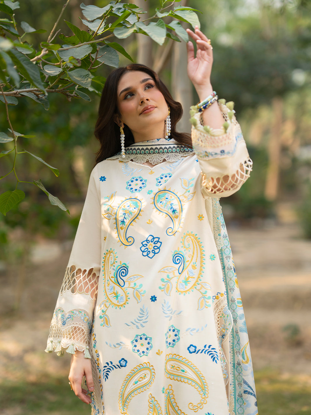 Mahnur | Angan Embroidered Lawn 26 | AN-005-5