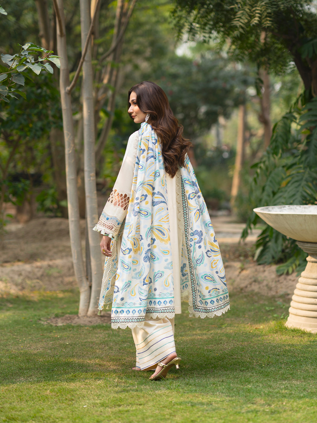 Mahnur | Angan Embroidered Lawn 26 | AN-005, image 2