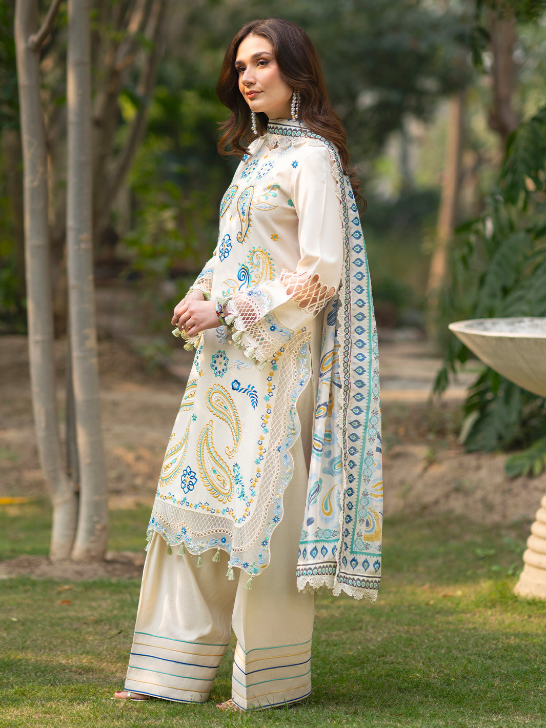Mahnur | Angan Embroidered Lawn 26 | AN-005-4