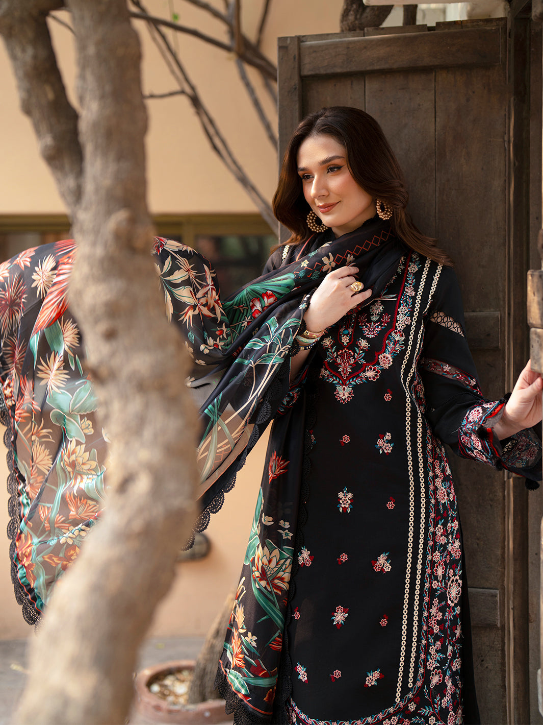 Mahnur | Angan Embroidered Lawn 26 | AN-007, image 3