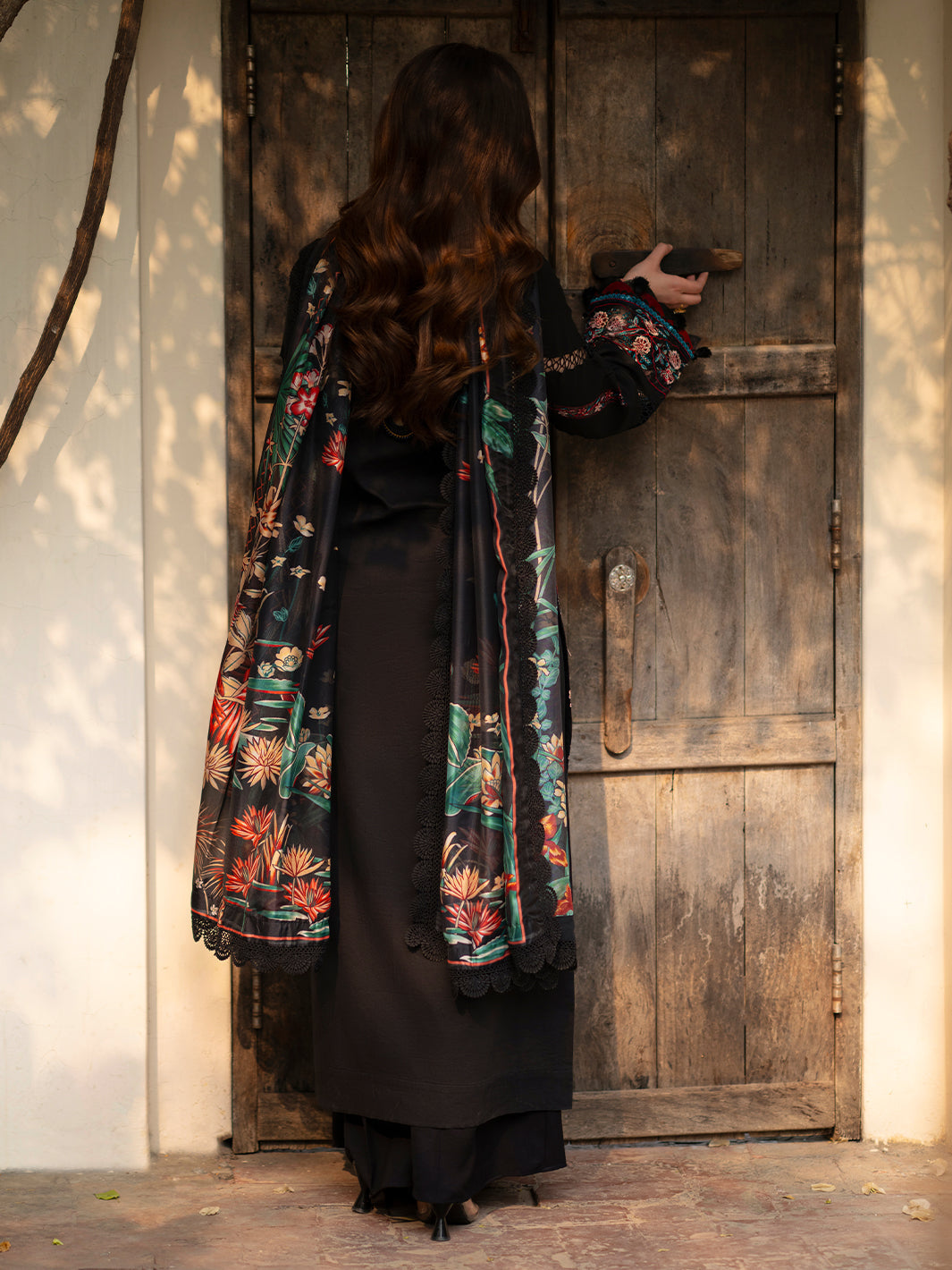 Mahnur | Angan Embroidered Lawn 26 | AN-007, image 2