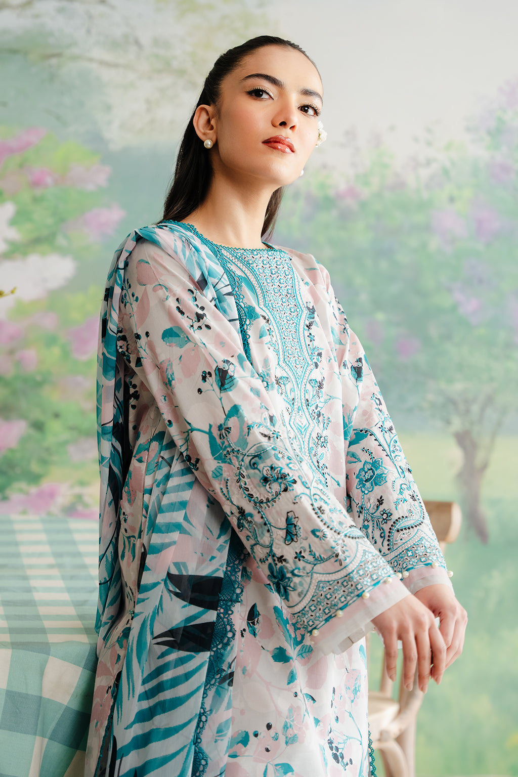Afrozeh | The Floral Charm | Cashmere -  Afrozeh Luxury - Original Designer Dress - House of Maryam