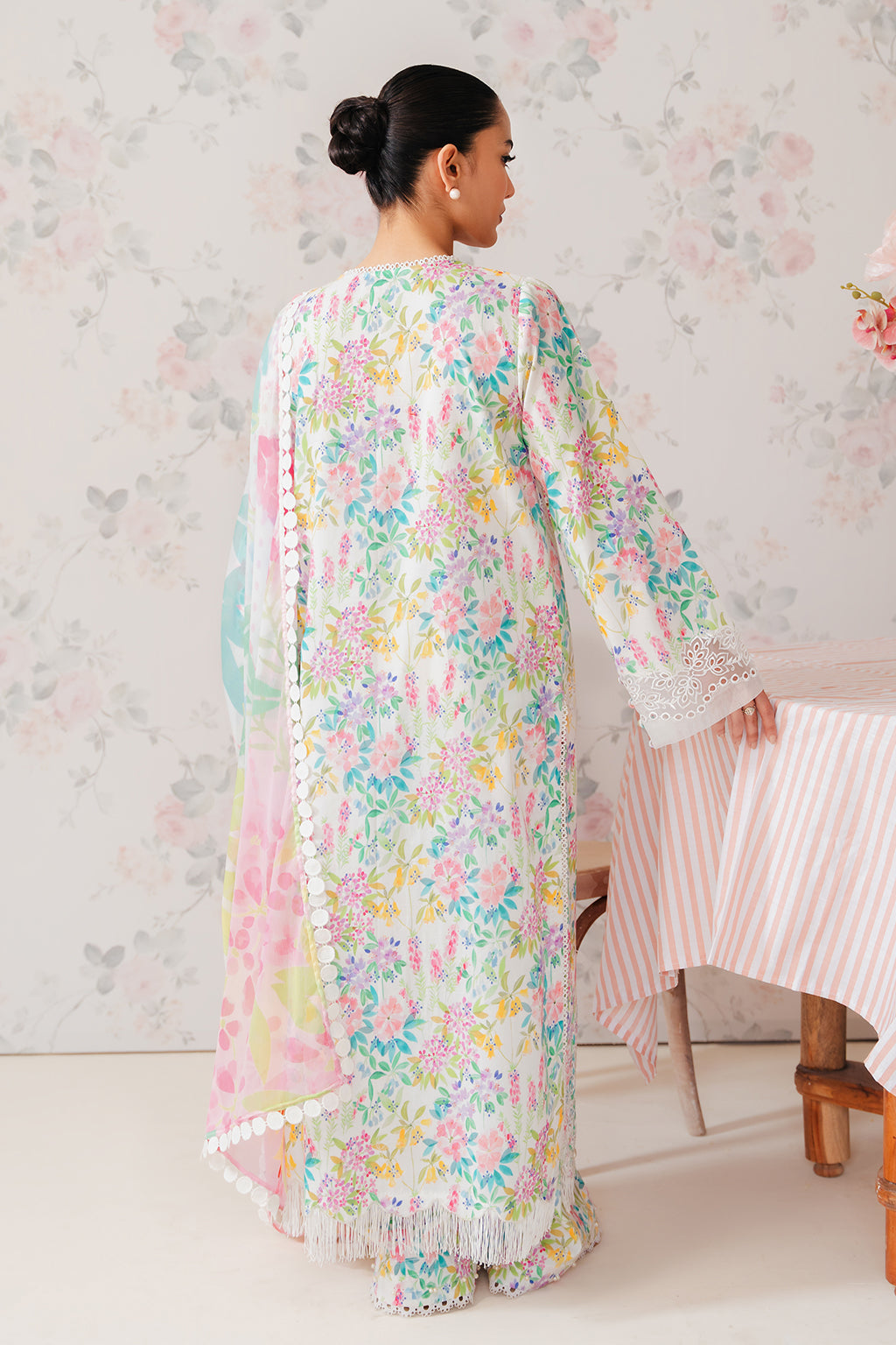 Afrozeh Vanilla embroidered lawn suit, photo 2