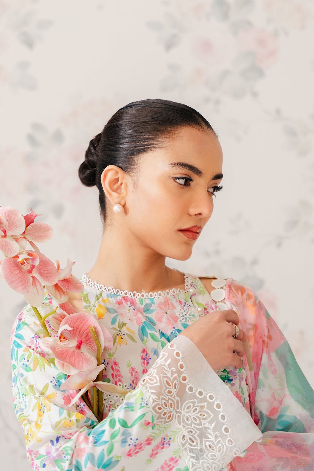 Afrozeh Vanilla embroidered lawn suit, photo 5